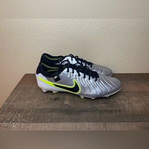 Nike Tiempo Legend 10 Elite SG Pro P “Mad Voltage Pack”
- Size 10 Men.